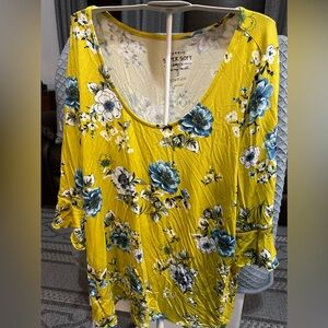 NWT Torrid women’s yellow elbow length sleeve shirt. SZ 2